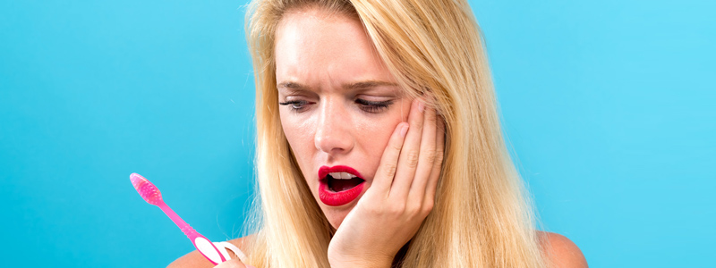 تحلیل لثه‌ - علل، درمان‌ها و چگونگی مقابله با پیشرفت آن