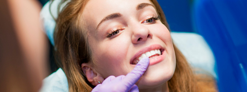 آیا با وجود داشتن ونیر، تاج یا بریج دندان هنوز می‌توان به متخصص ارتودنسی مراجعه کرد؟