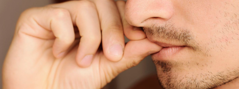 قبل از آسیب زدن به دندان‌ها، عادت جویدن ناخن را ترک کنید